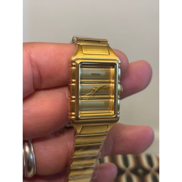 Fossil Raquel ES5389 — All-Gold Tone, 23 mm Rectangular - Picture 7 of 17